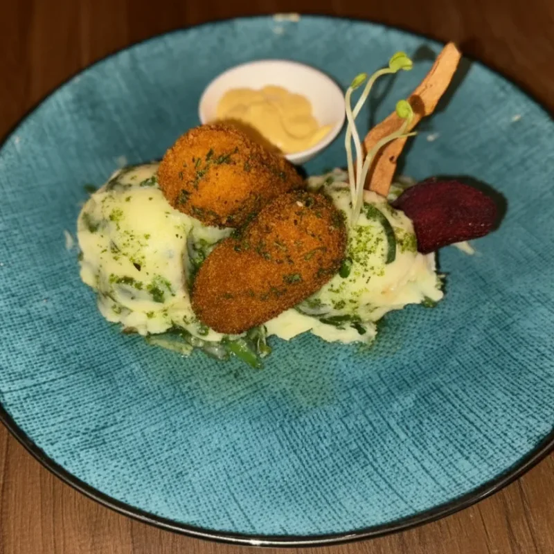 Andijvie met kaaskroket en kruidenolie